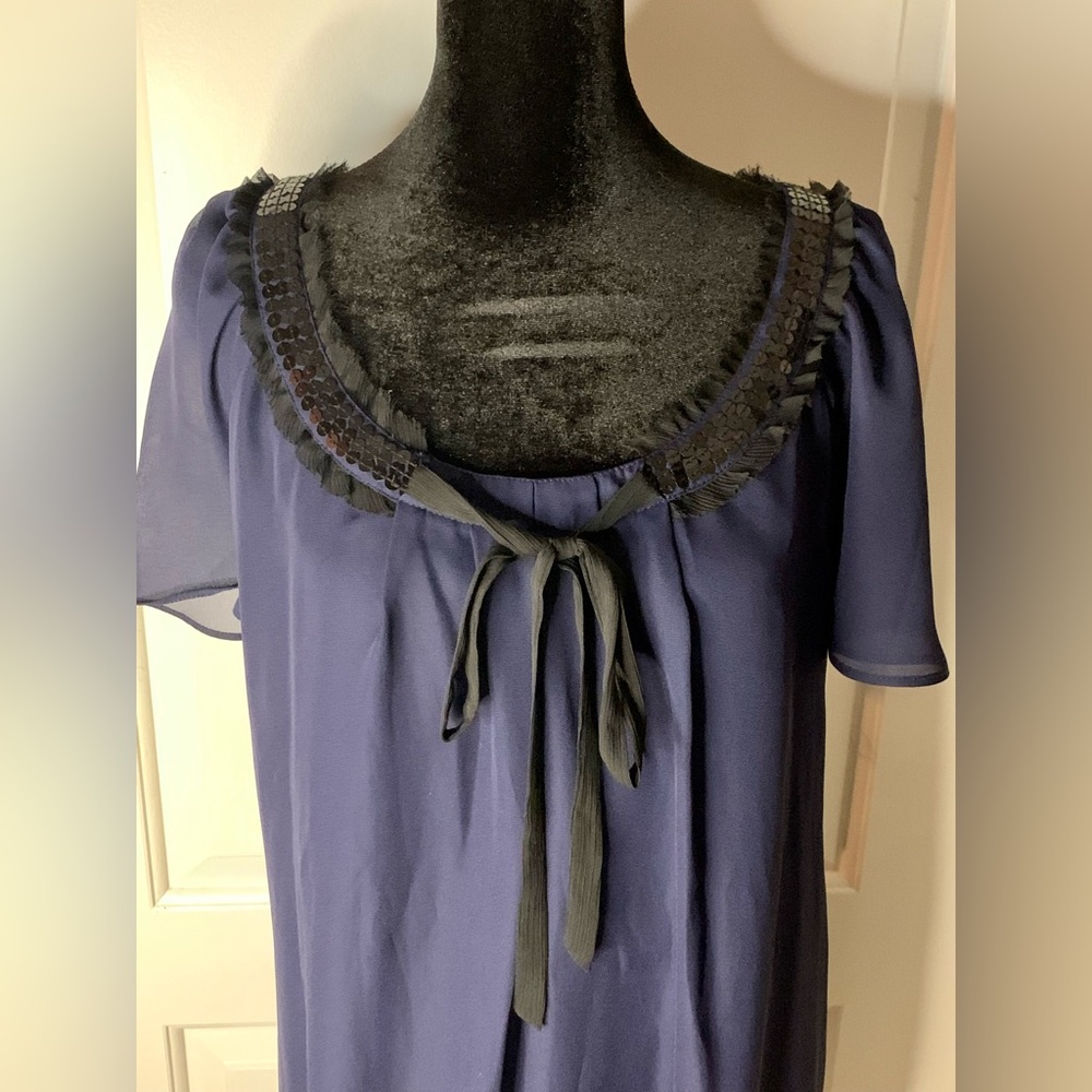 Women’s Top - Picture 2 of 8